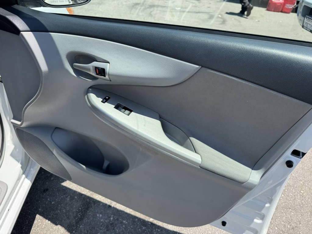2012 Toyota Corolla Image 15
