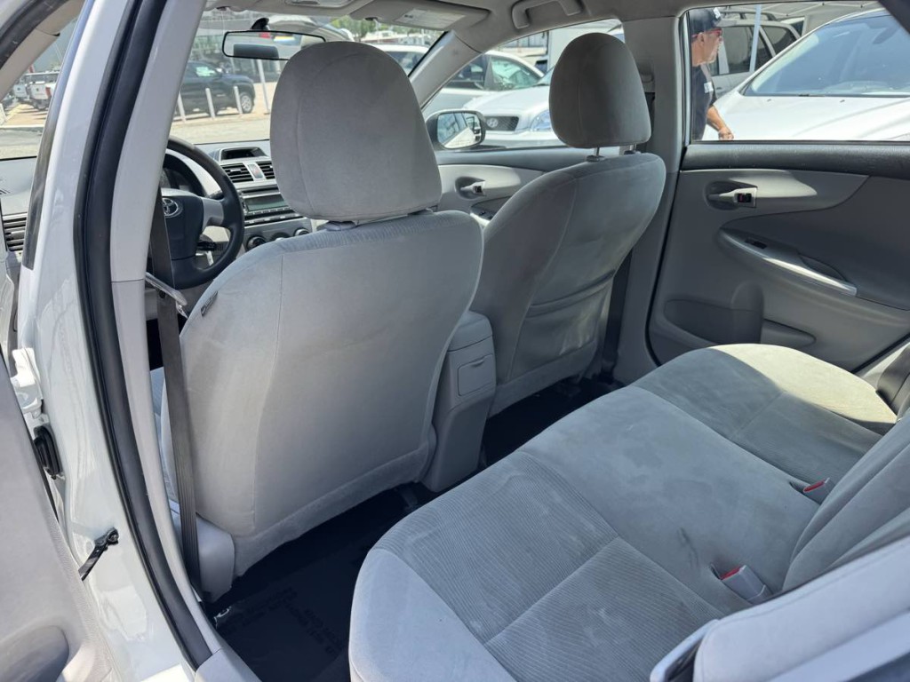 2012 Toyota Corolla Image 17