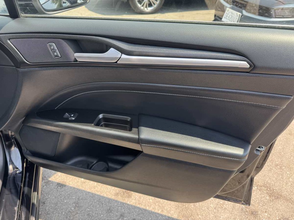 2018 Ford Fusion Image 16
