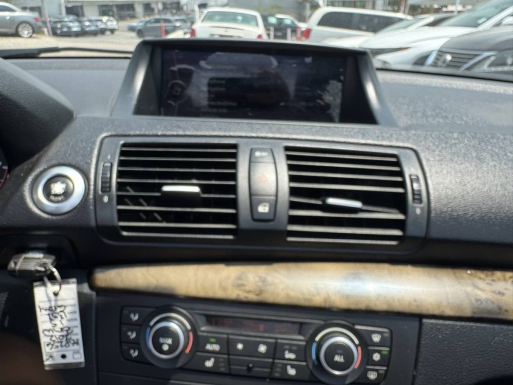 2012 BMW 1 Series Image 15