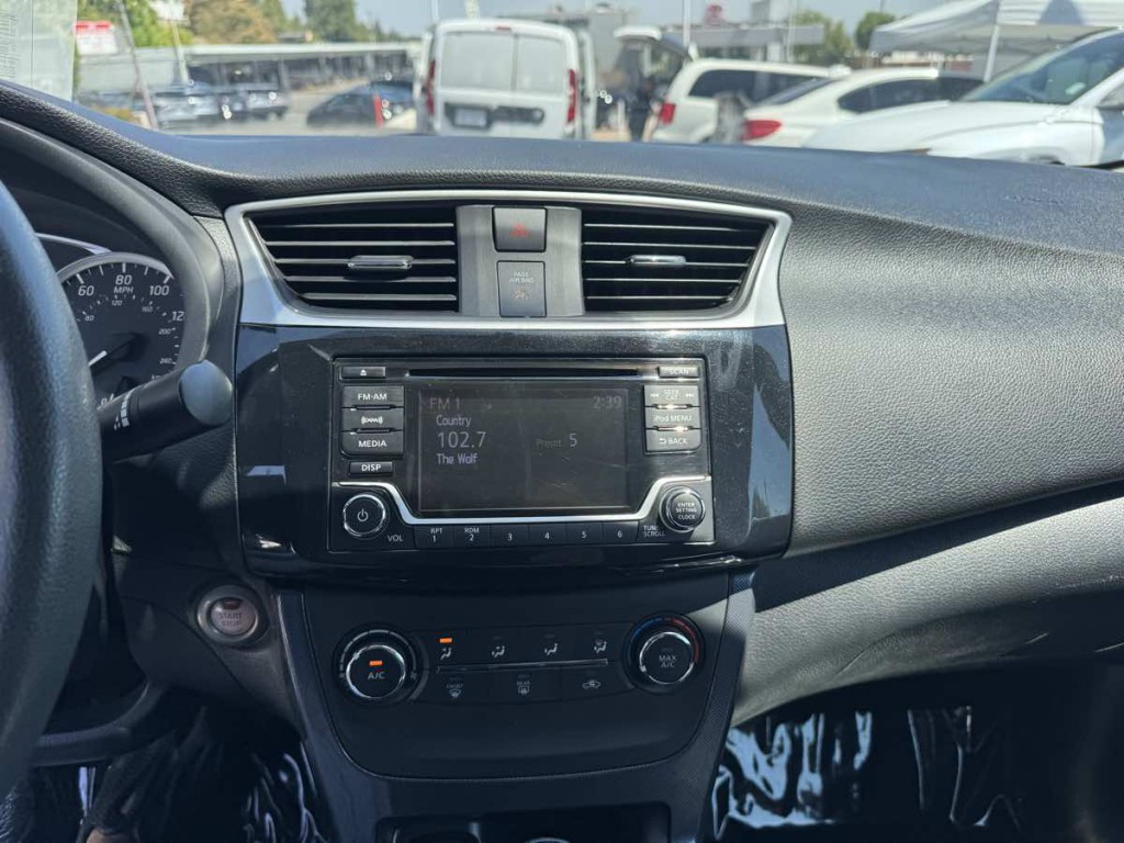 2017 Nissan Sentra Image 11