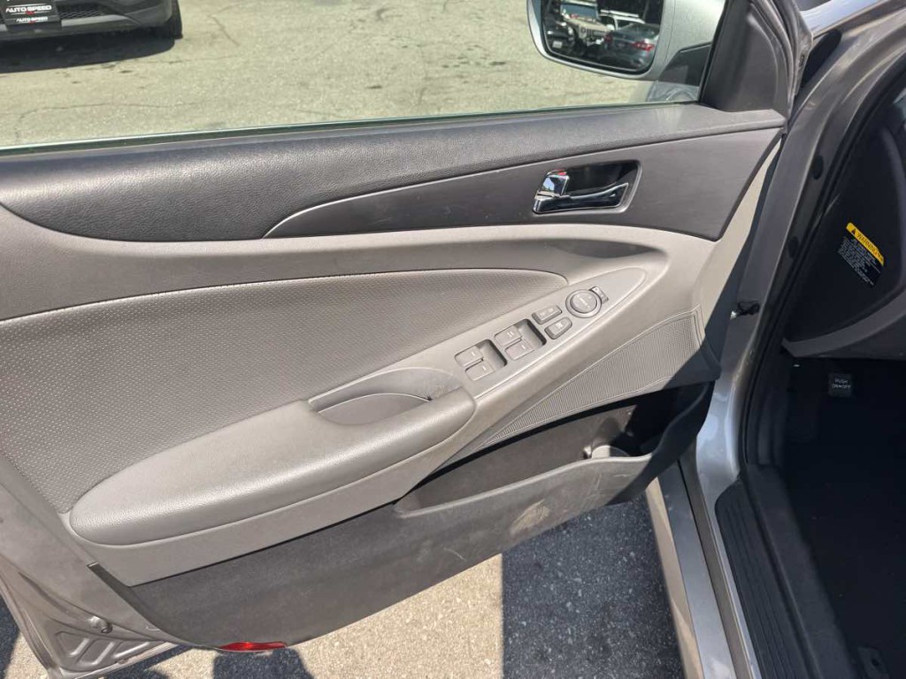 2012 Hyundai Sonata Image 8