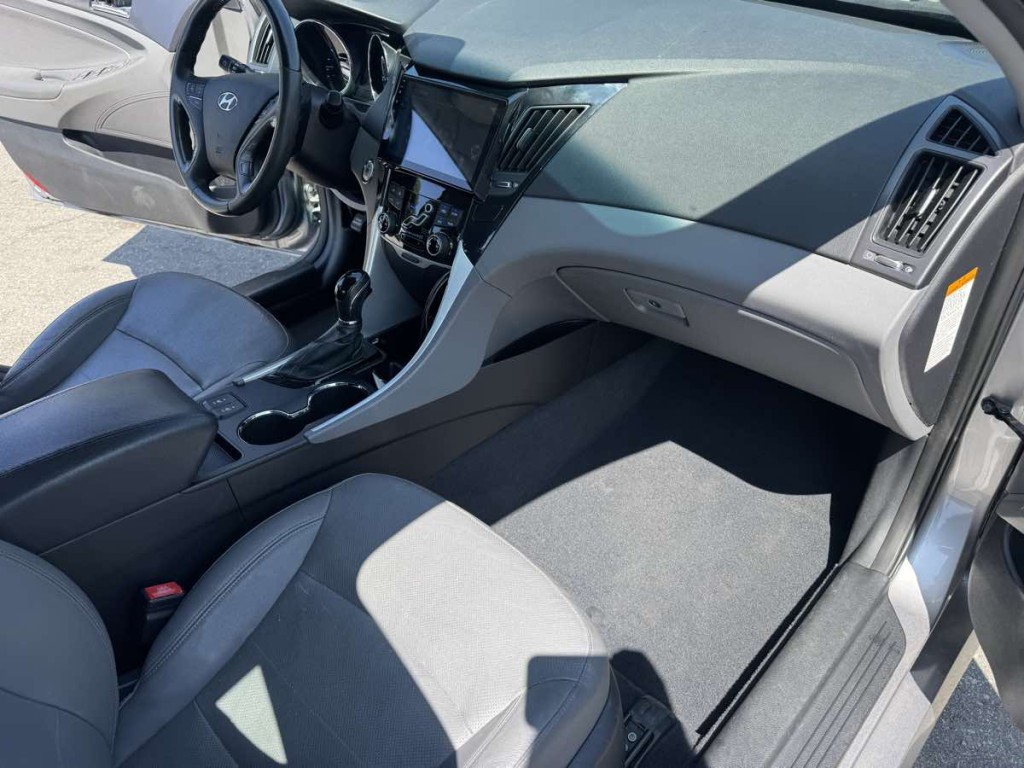 2012 Hyundai Sonata Image 17