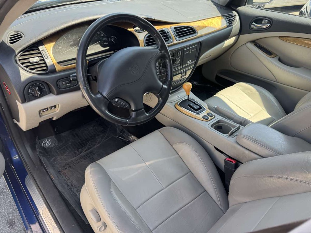 2002 Jaguar S-TYPE Image 9