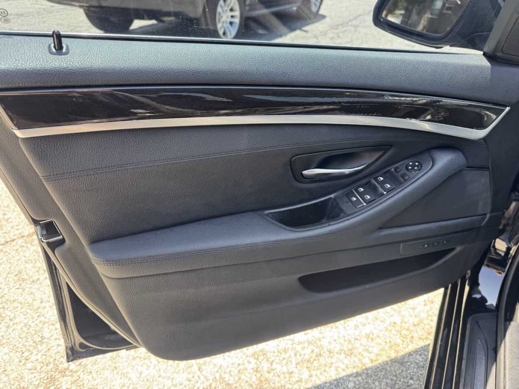 2014 BMW 5 Series Image 11
