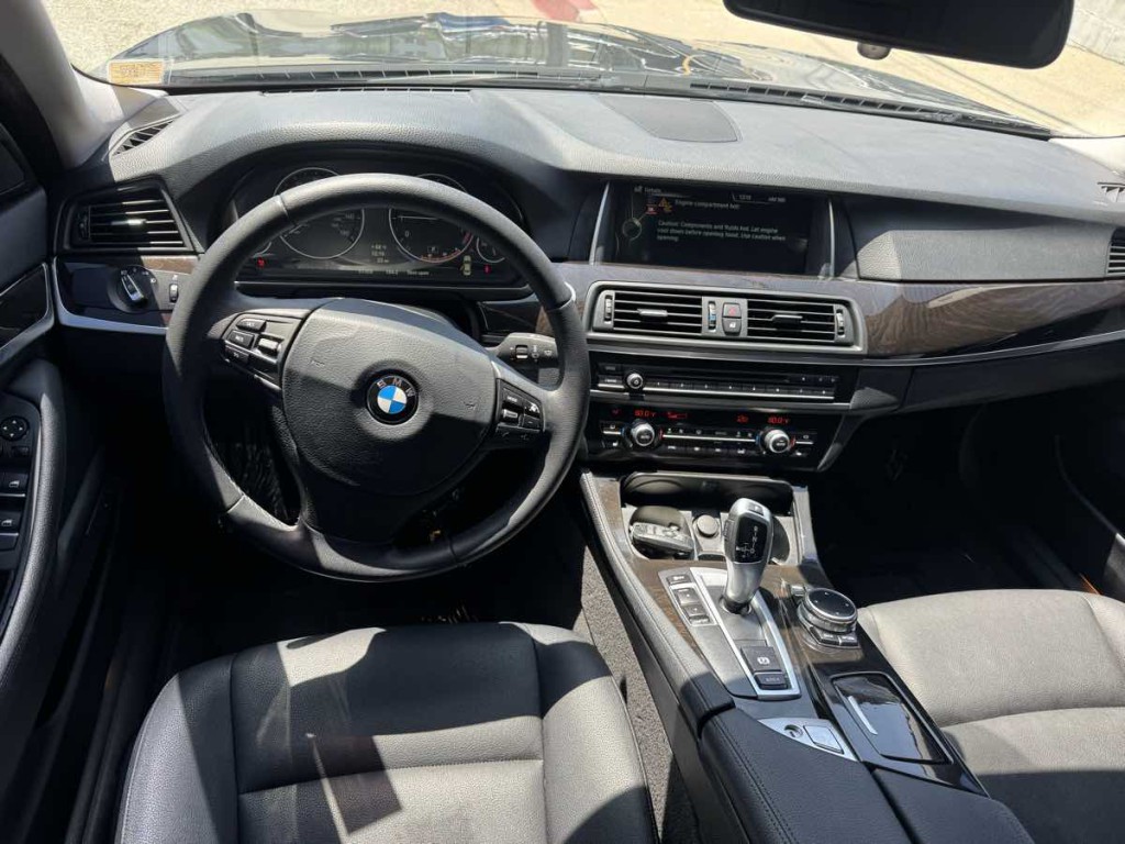 2014 BMW 5 Series Image 32
