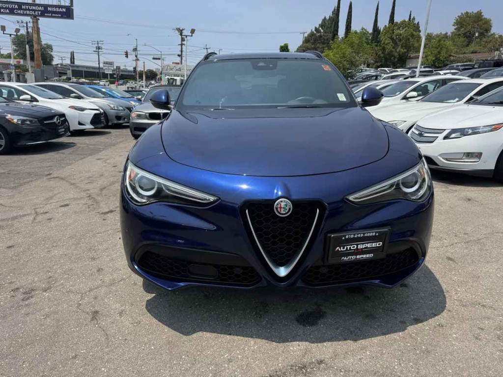 2018 Alfa Romeo Stelvio Image 2
