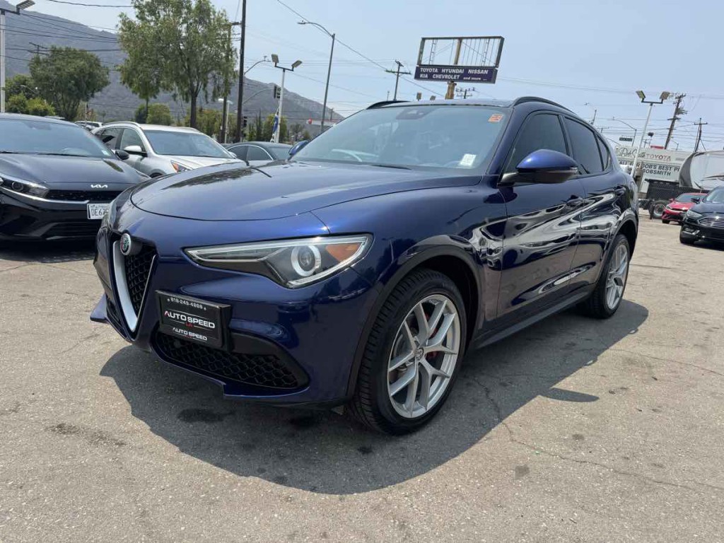 2018 Alfa Romeo Stelvio Image 3