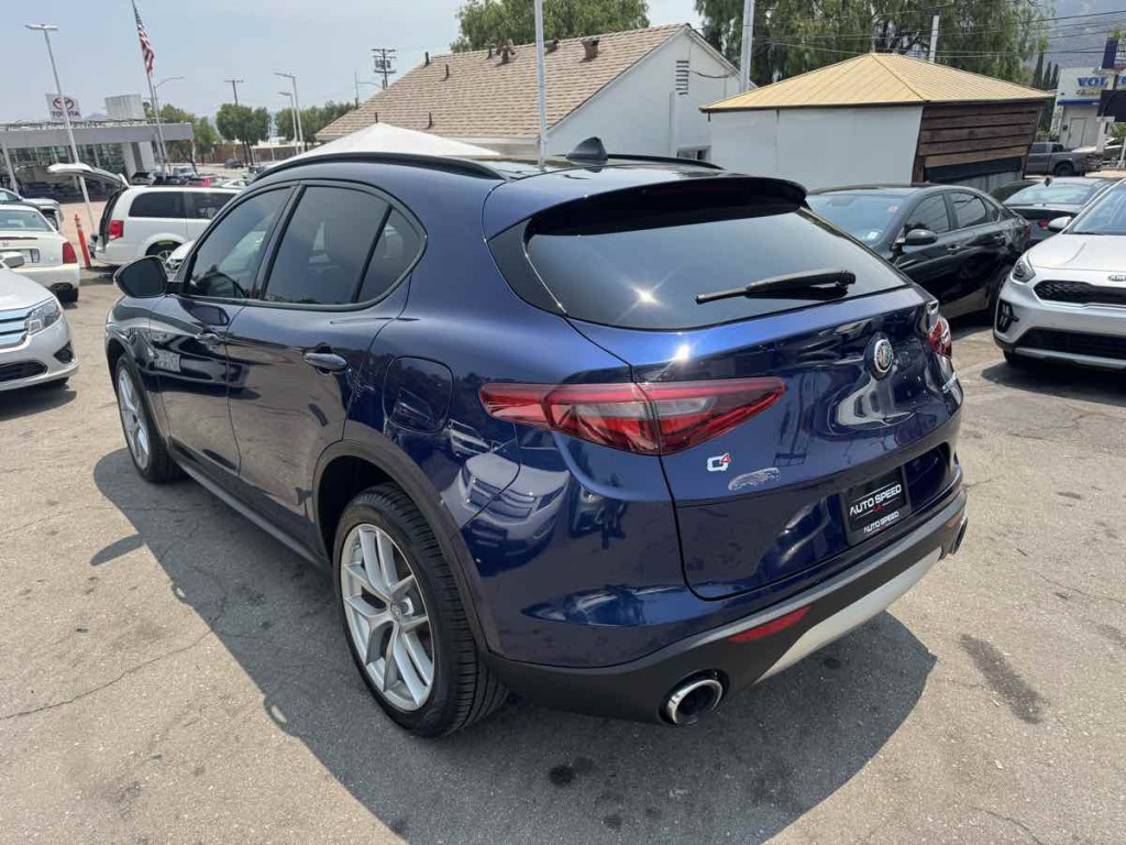 2018 Alfa Romeo Stelvio Image 4
