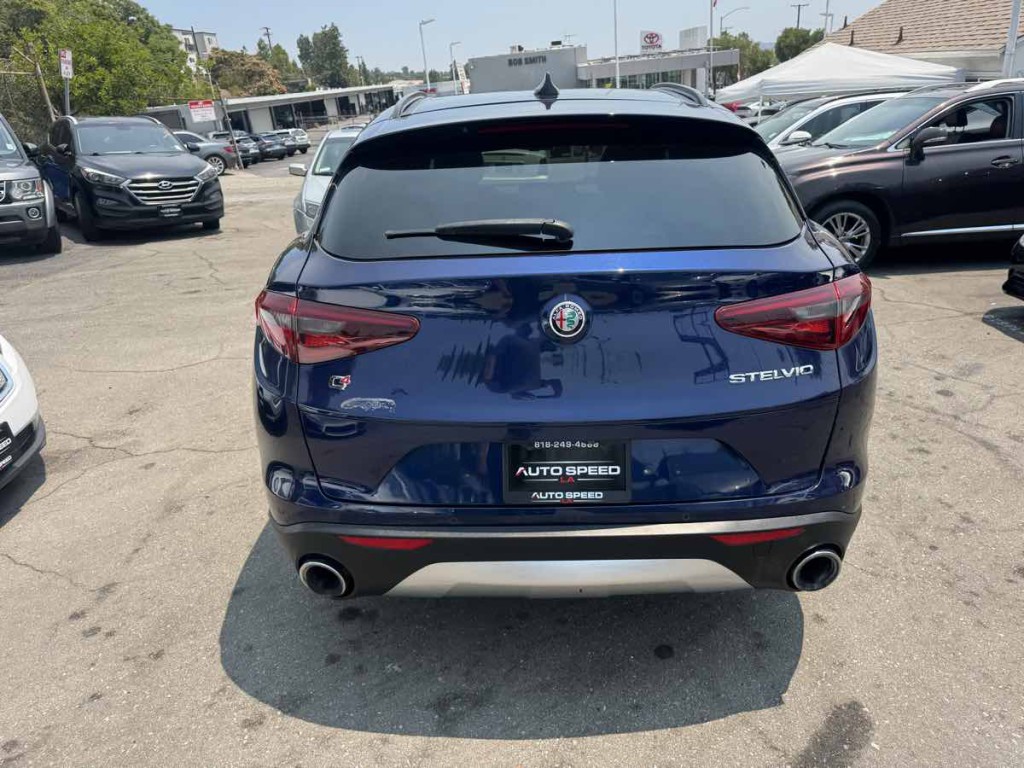 2018 Alfa Romeo Stelvio Image 5