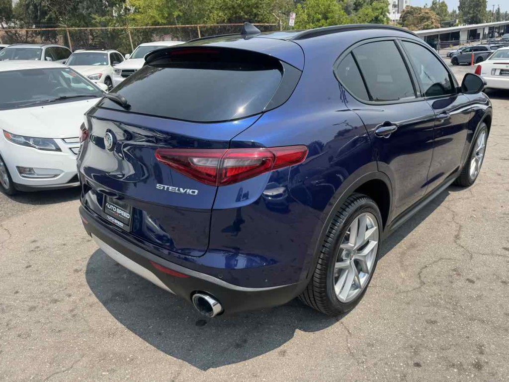 2018 Alfa Romeo Stelvio Image 6