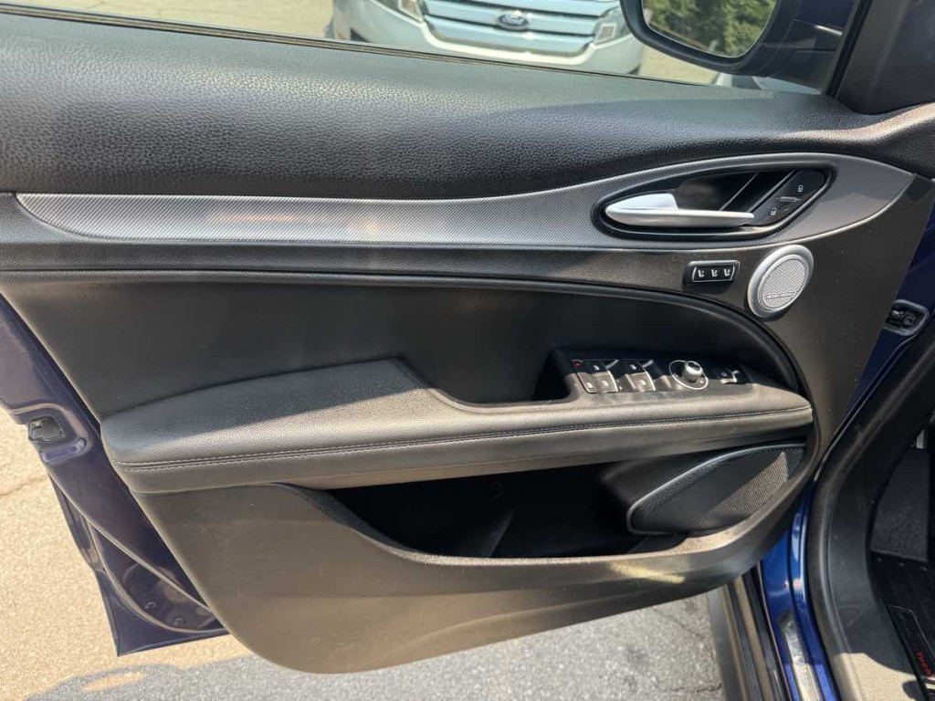 2018 Alfa Romeo Stelvio Image 9