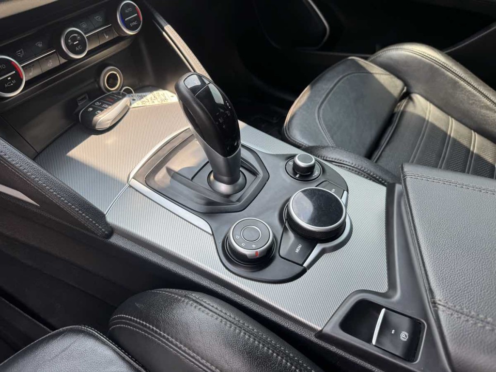 2018 Alfa Romeo Stelvio Image 13