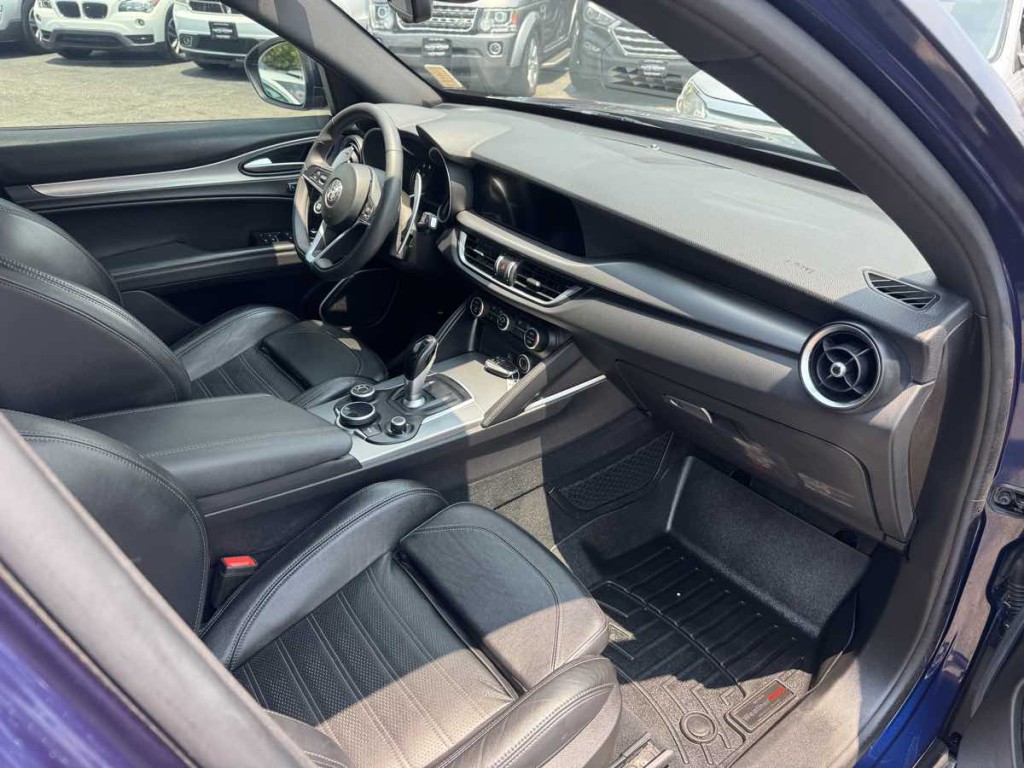 2018 Alfa Romeo Stelvio Image 14