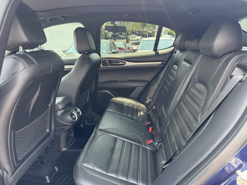 2018 Alfa Romeo Stelvio Image 19