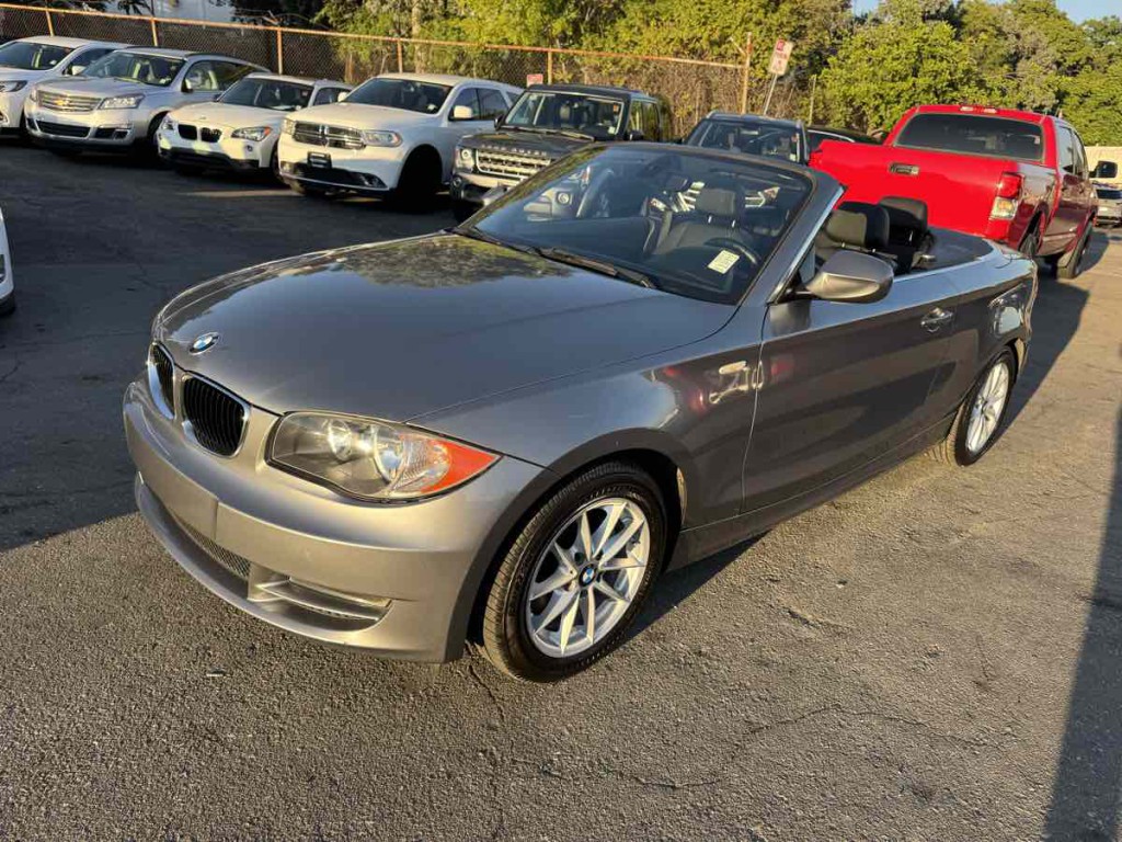 2011 BMW 1 Series Image 2