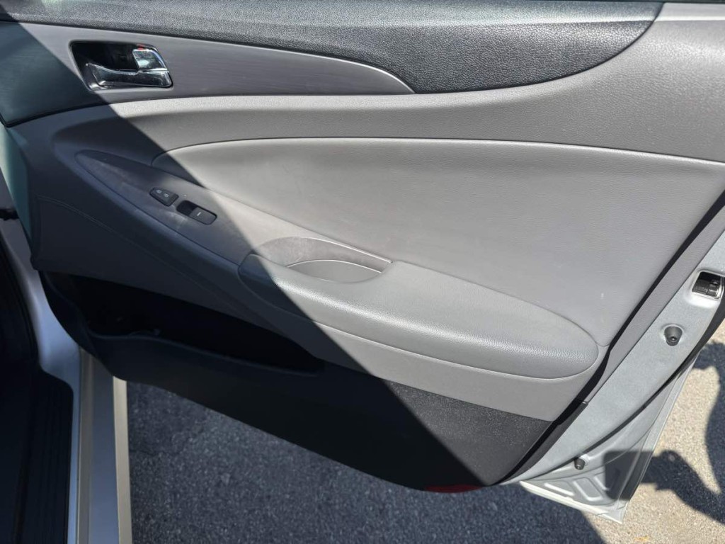 2015 Hyundai Sonata Image 12