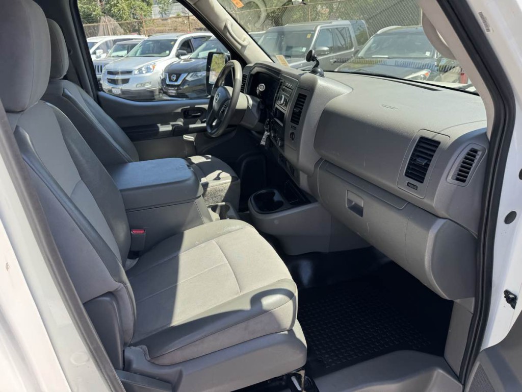 2017 Nissan NV Image 8