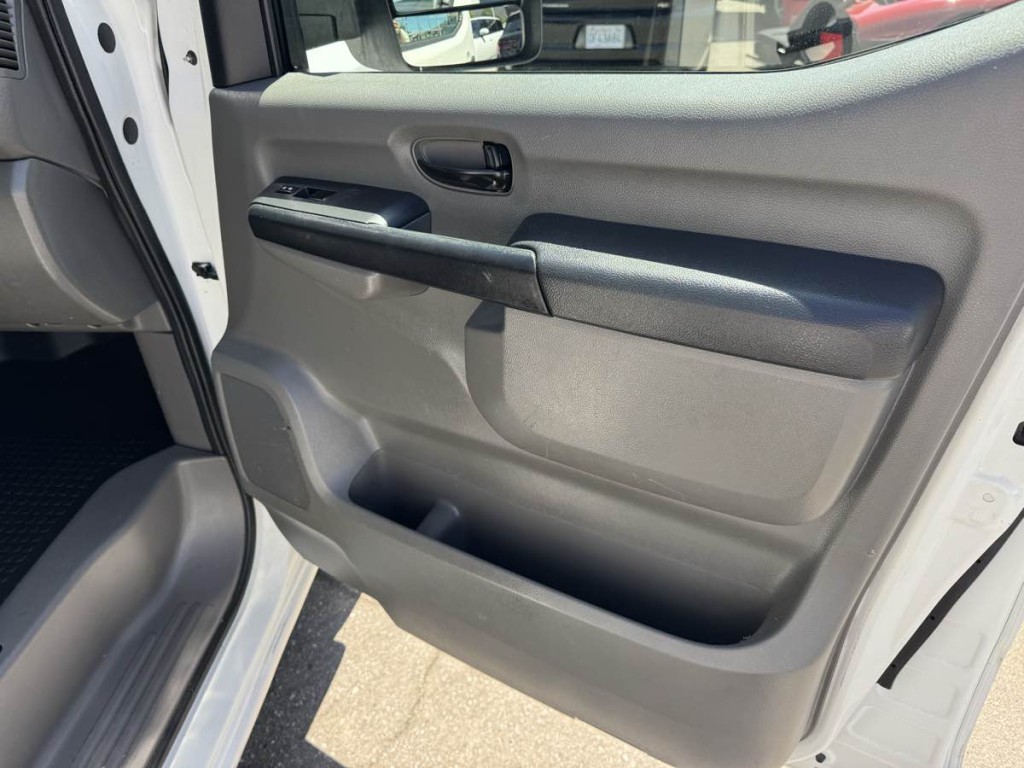 2017 Nissan NV Image 9