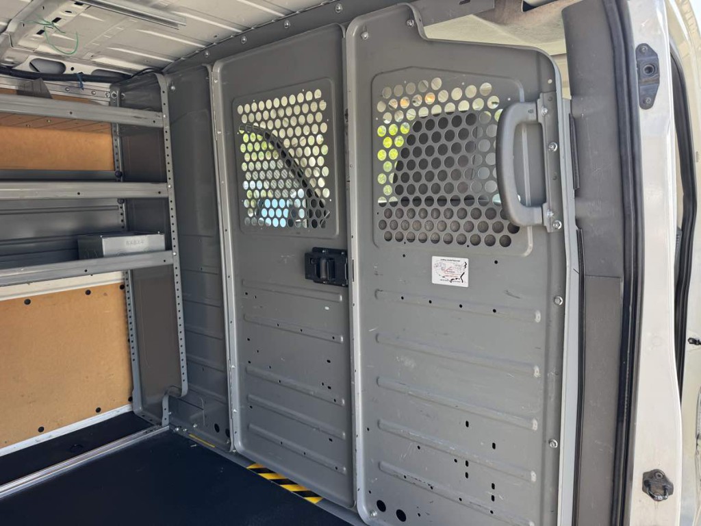 2017 Nissan NV Image 12