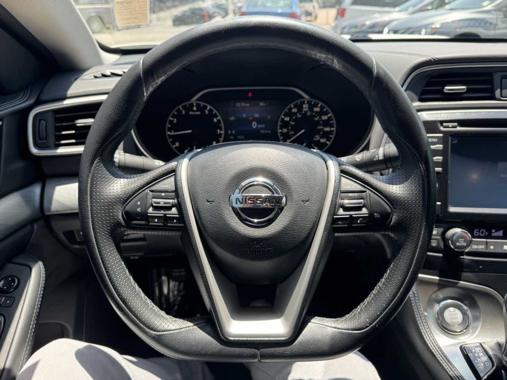 2016 Nissan Maxima Image 11