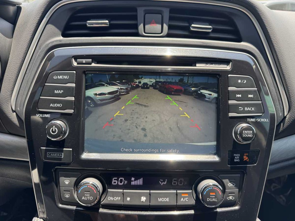2016 Nissan Maxima Image 12