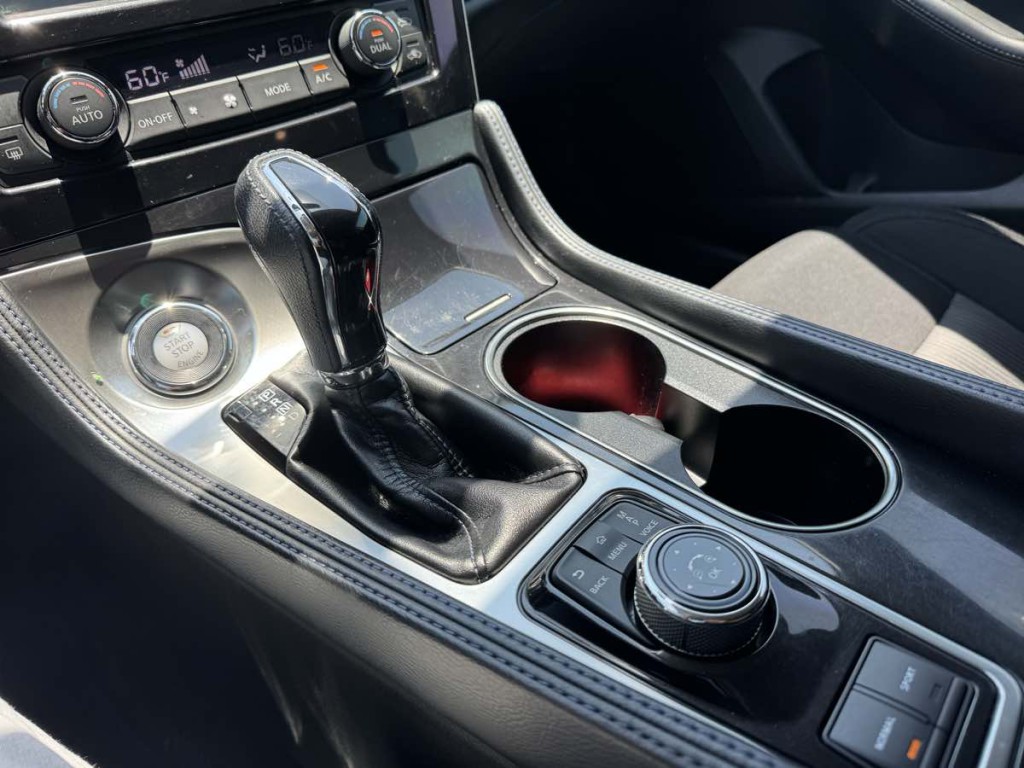 2016 Nissan Maxima Image 14