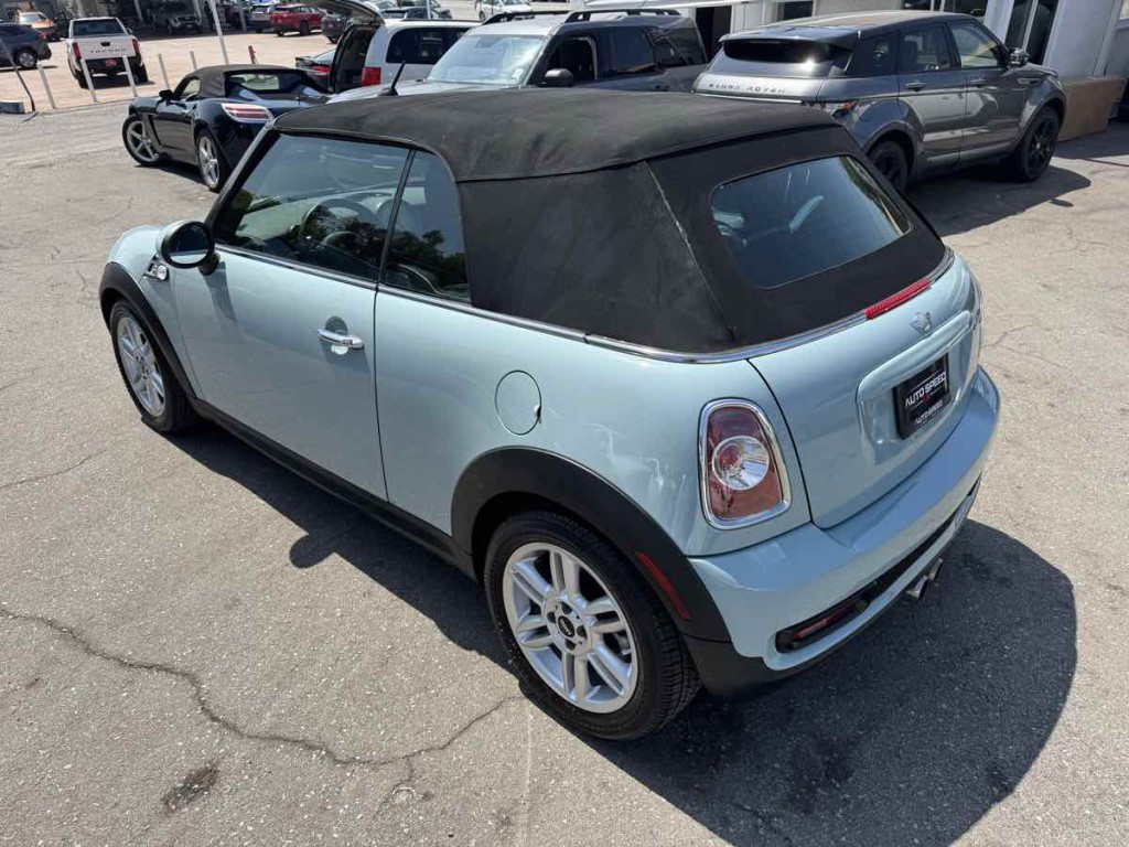 2011 MINI Cooper Image 9