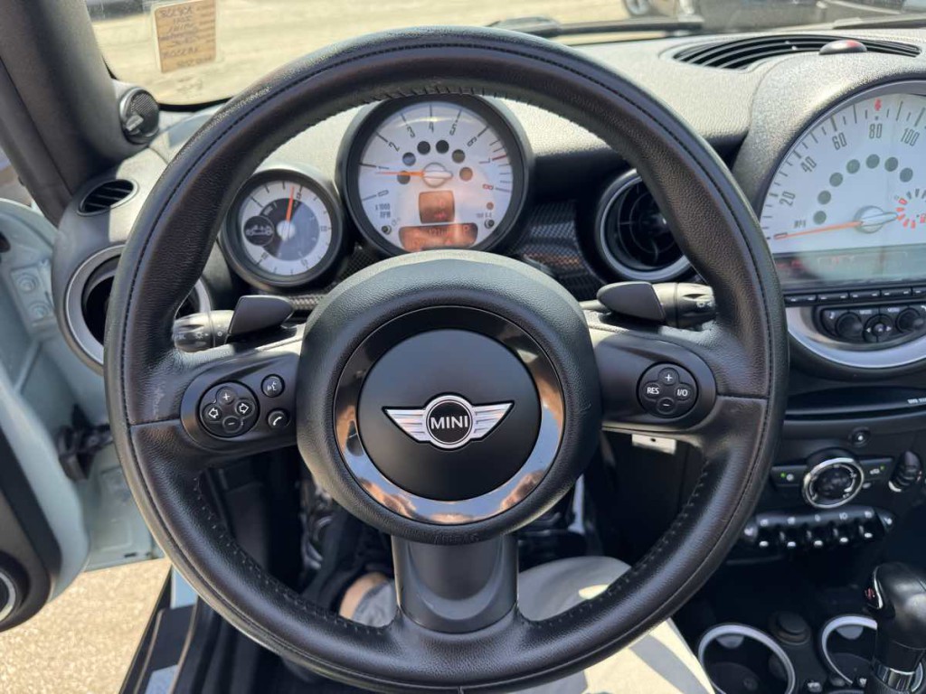 2011 MINI Cooper Image 14