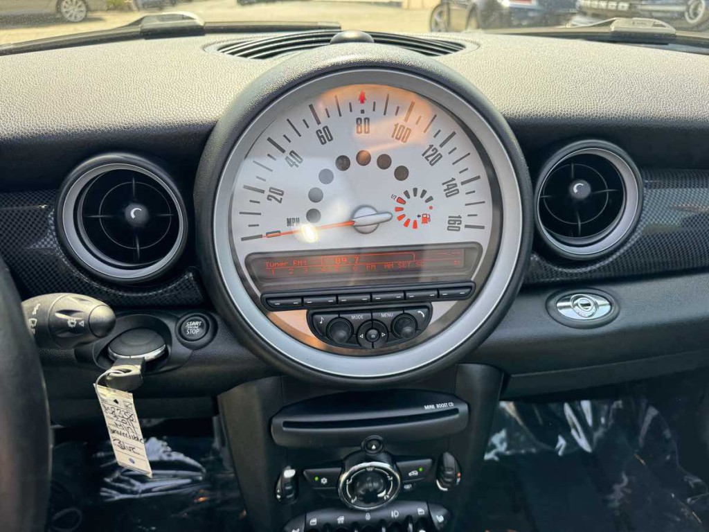 2011 MINI Cooper Image 16