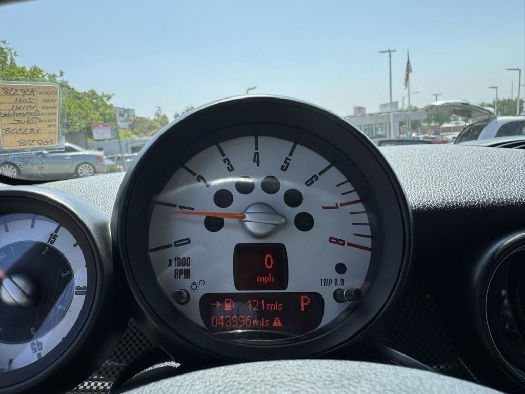 2011 MINI Cooper Image 25