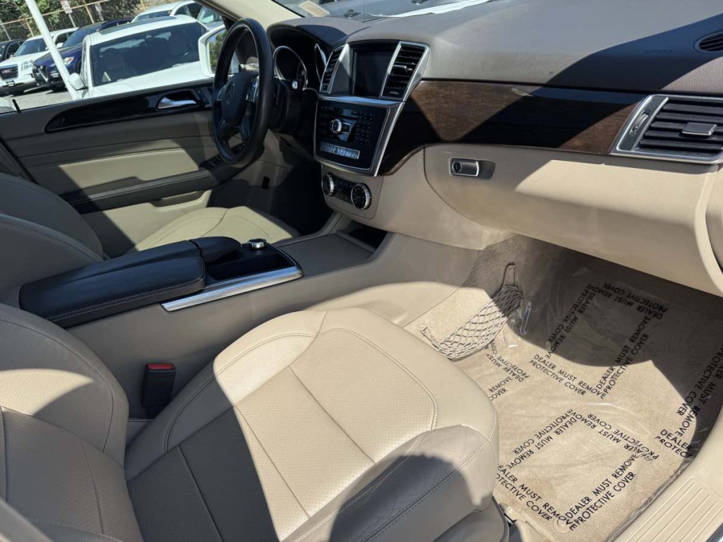 2015 Mercedes-Benz M-Class Image 9