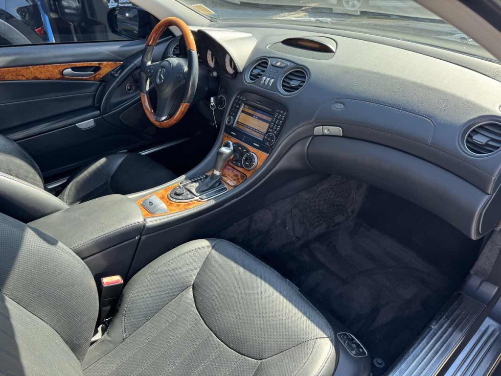 2009 Mercedes-Benz SL-Class Image 8