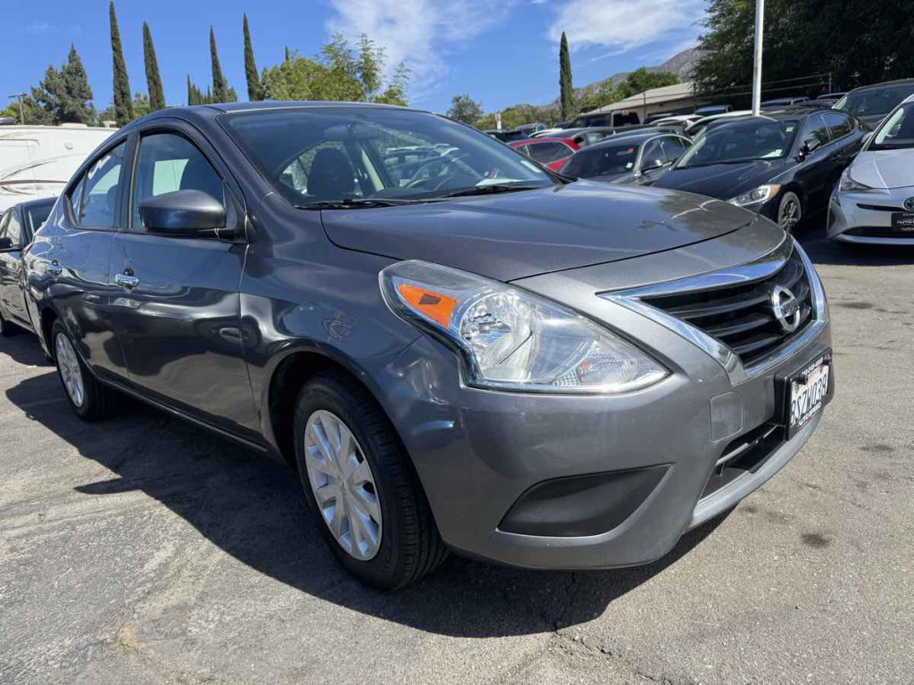 2019 Nissan Versa Image 1