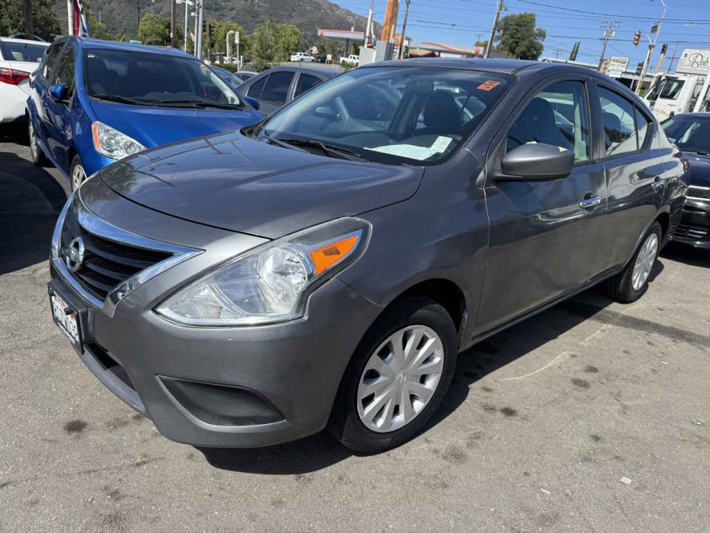 2019 Nissan Versa Image 3