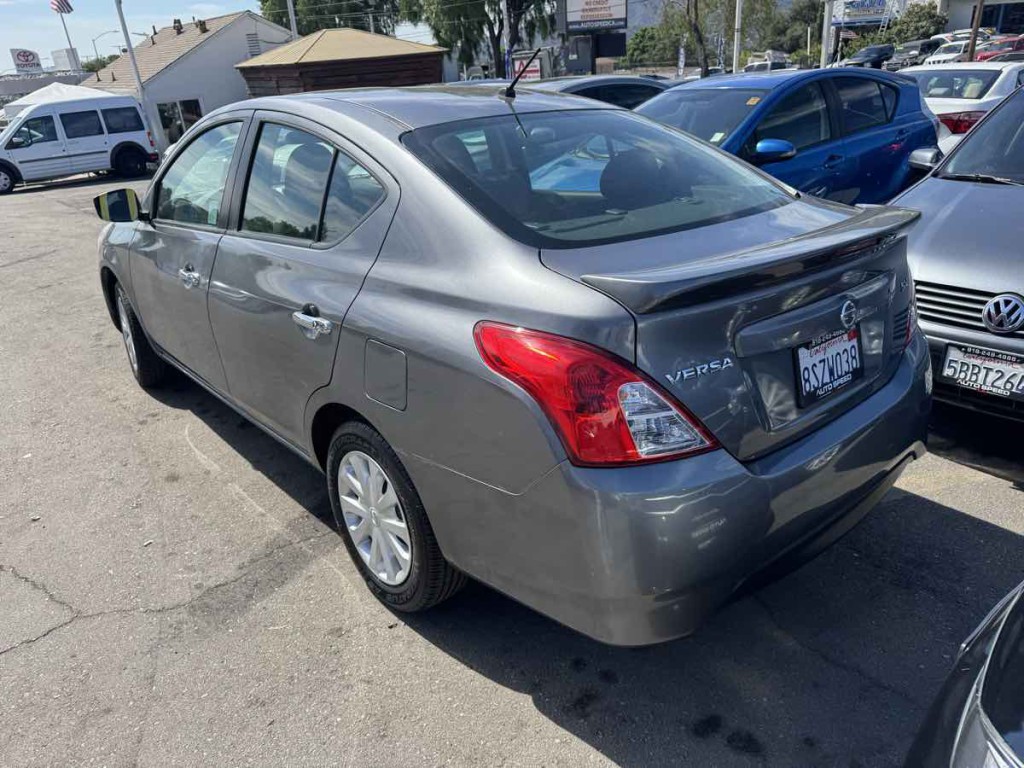 2019 Nissan Versa Image 4