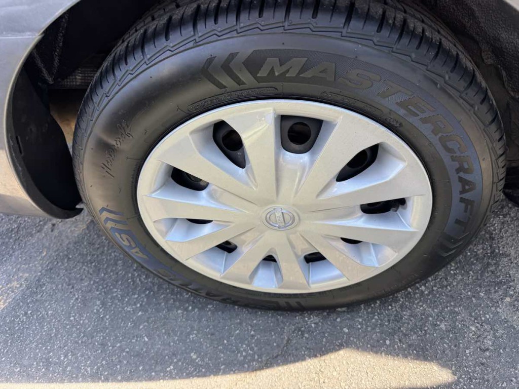 2019 Nissan Versa Image 7