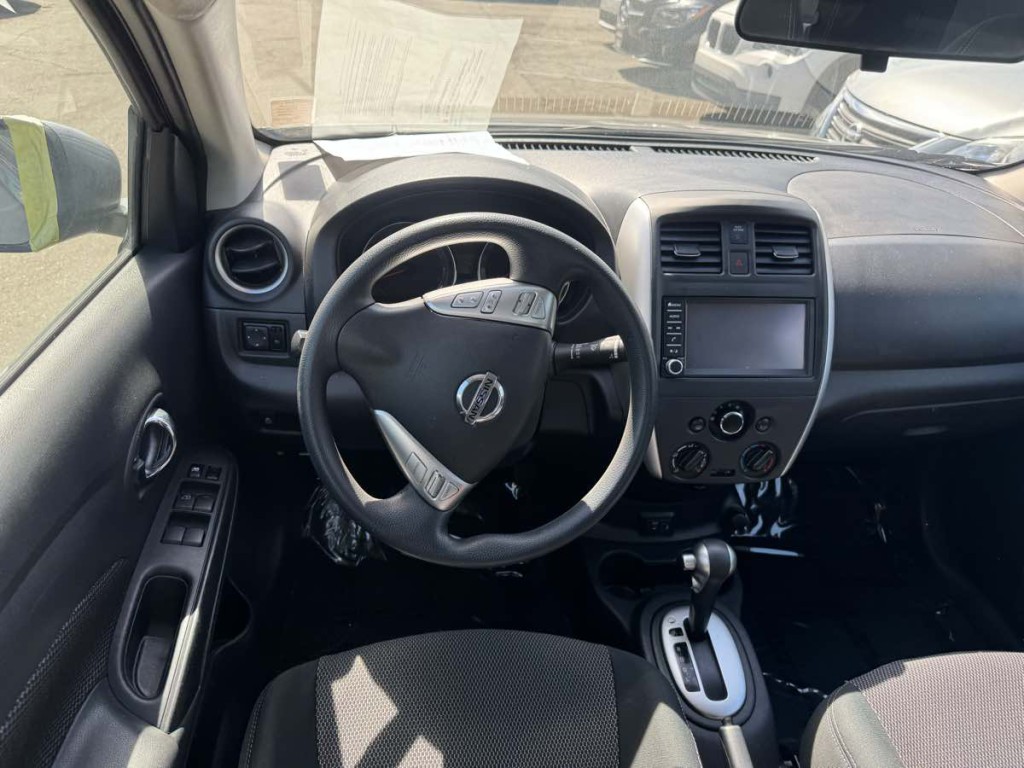 2019 Nissan Versa Image 9