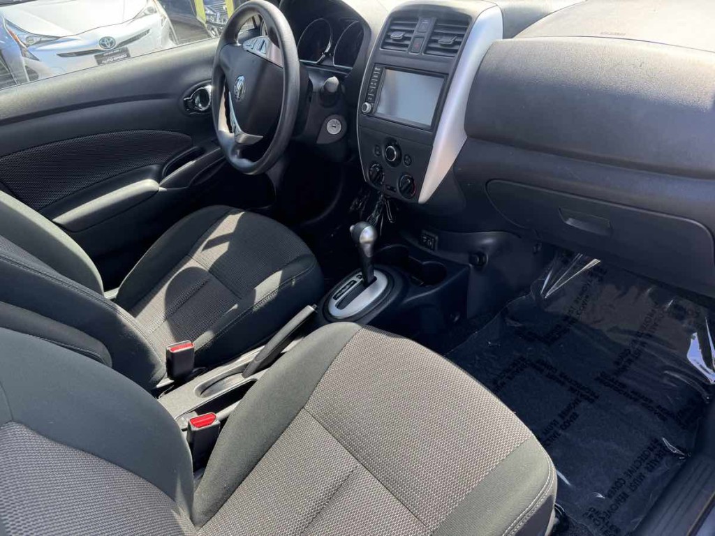 2019 Nissan Versa Image 11