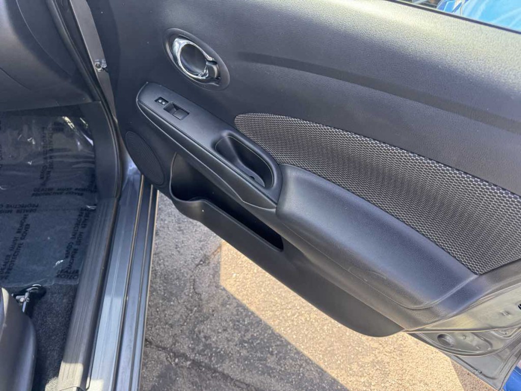2019 Nissan Versa Image 12