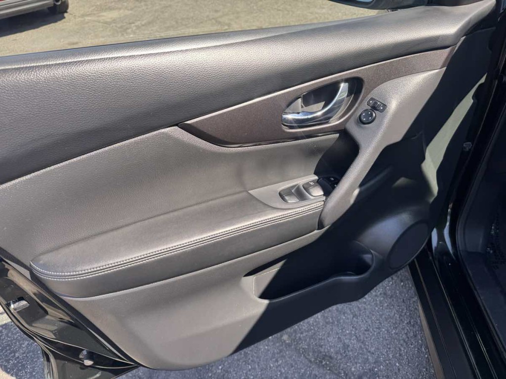 2020 Nissan Rogue Image 6
