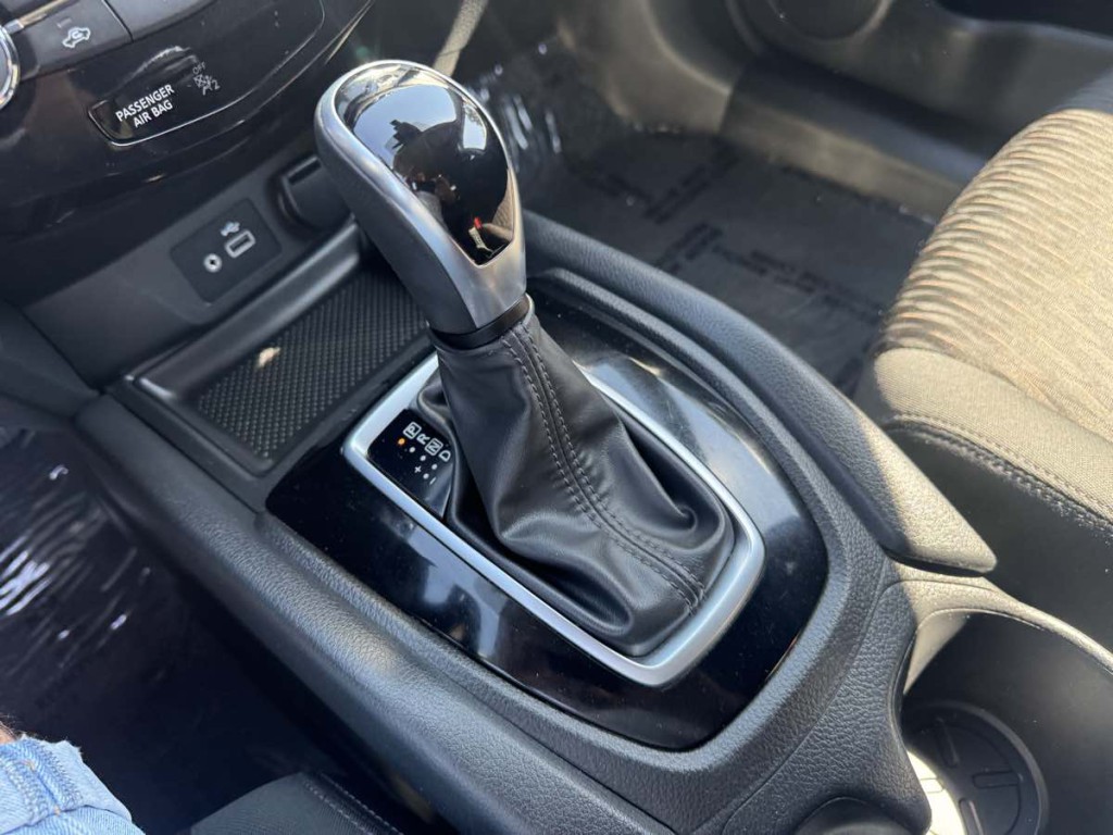 2020 Nissan Rogue Image 11