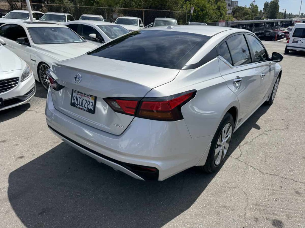 2019 Nissan Altima Image 4