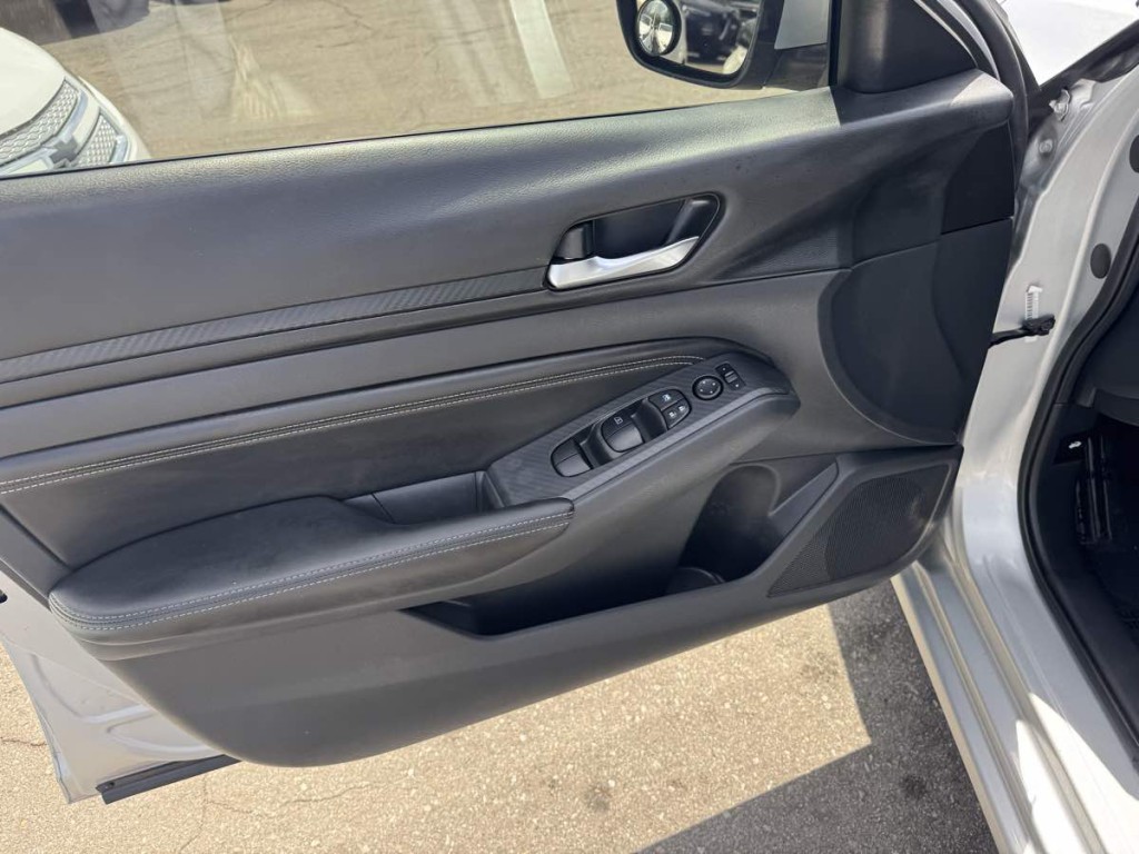 2019 Nissan Altima Image 8
