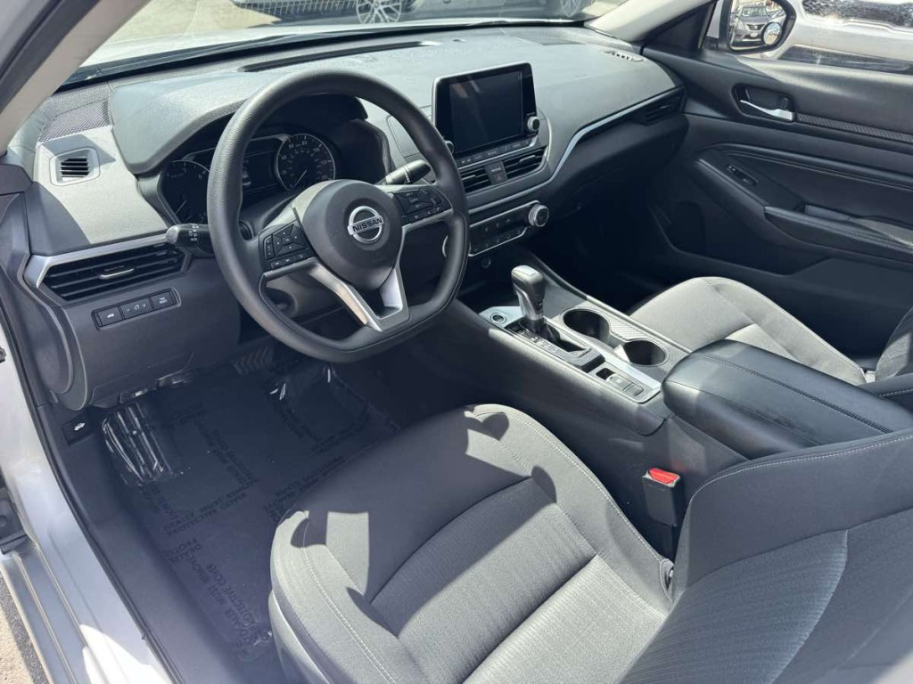 2019 Nissan Altima Image 9
