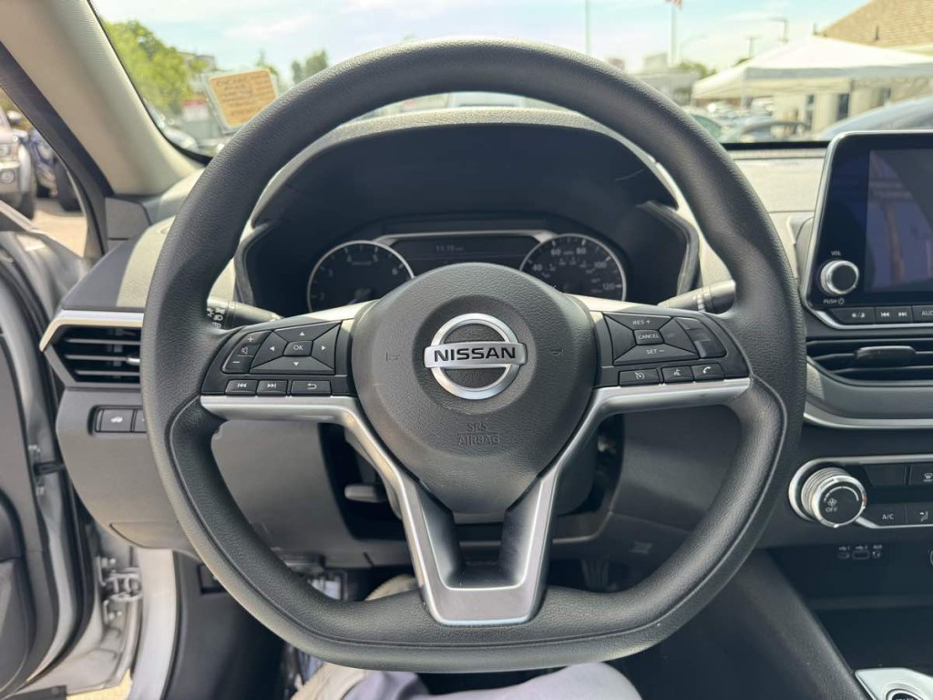 2019 Nissan Altima Image 10