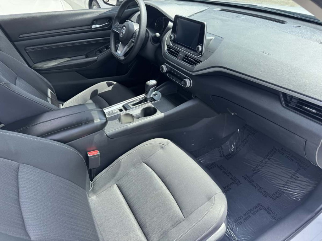 2019 Nissan Altima Image 12
