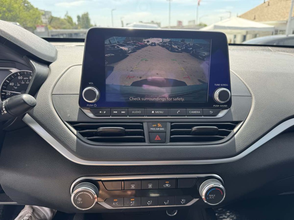2019 Nissan Altima Image 15