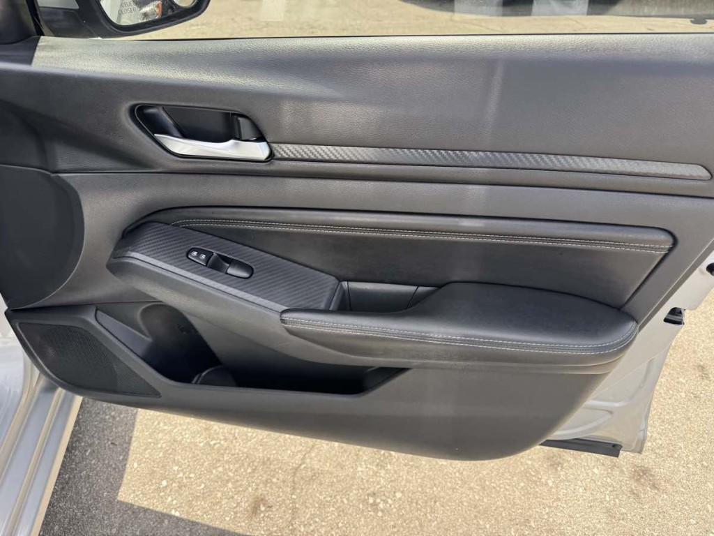 2019 Nissan Altima Image 16