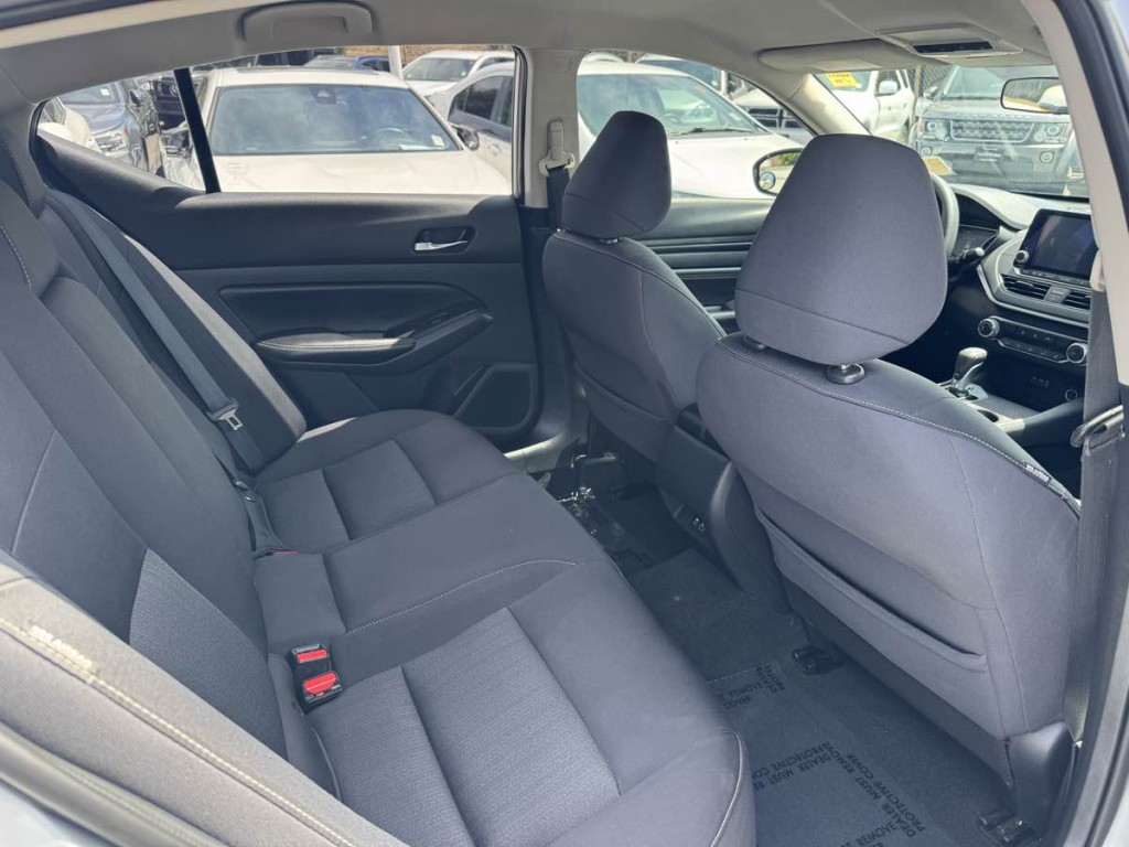 2019 Nissan Altima Image 17